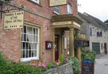 The Ilchester Arms Hotel