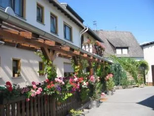 Gasthaus Hotel-Pension Tannengrun und Partnerhauser Nachtsheim