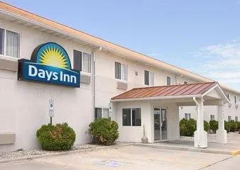 Fargo-Days Inn and Suites 19th Avenue