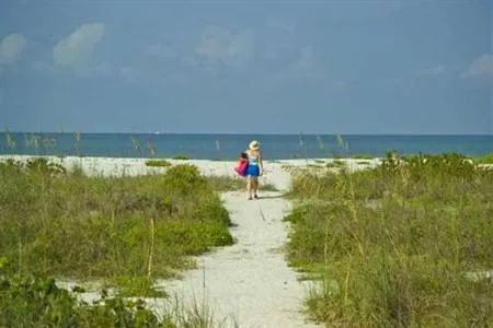 Tropical Winds Motel & Cottages