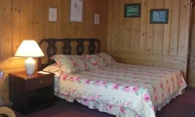 Town and Beach Motel