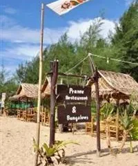 Pranee Beach Bungalows