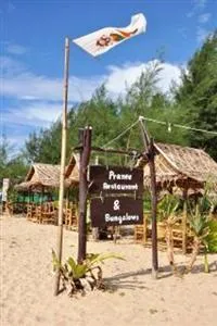 Pranee Beach Bungalows