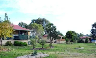 Lakes Entrance Country Cottages