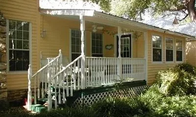 Pomegranate House & Cottages