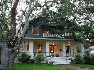 Touvelle House Bed & Breakfast