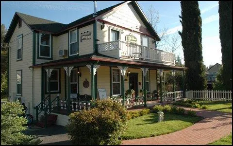 All Seasons Groveland Inn B&B