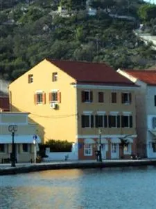 Georgia Rarri Paxoi