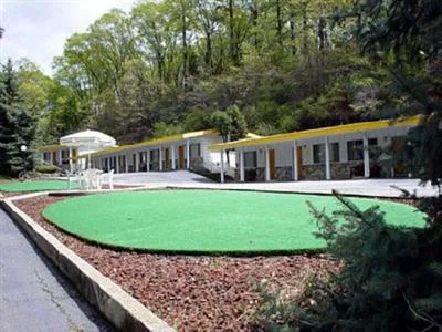 Golden Chain Resort Motel