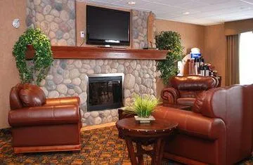 Days Inn and Suites Strathmore