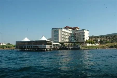 Club Rose Bay Hotel