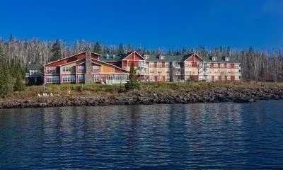 Cove Point Lodge