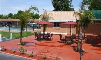 Tri-Valley Inn & Suites