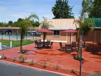 Tri-Valley Inn & Suites