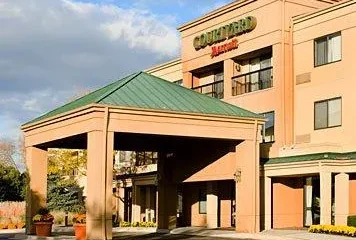 Courtyard by Marriott Chicago West Dundee