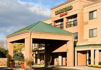 Courtyard by Marriott Chicago West Dundee