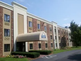 Days Inn & Suites Plattsburgh