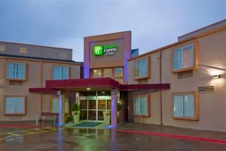 Holiday Inn Express & Suites Arlington