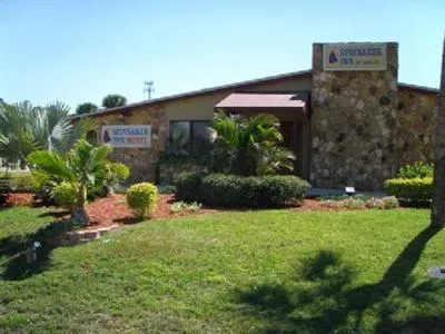 Spinnaker Inn Plaza Motel