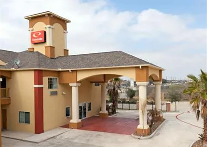 Econo Lodge Inn & Suites Baytown