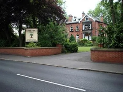 Oak Villa Hotel