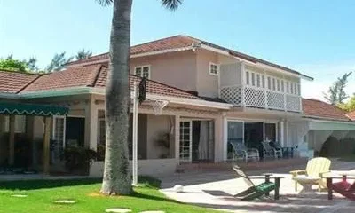 Hotel Paradise Four Winds Beachfront