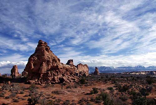 Облачное небо на горами La Sal mountains.
Arches National Park, Юта. Декабрь, 2002.