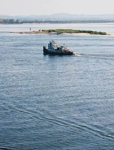 Хабаровский край. Сентябрь 2004. Экспедиция WWF.
Амур в районе Хабаровска. Этот остров пока еще не подарили Китаю…