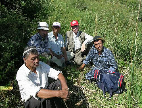 Экспедиция: «Жук», Виктор, Нуриддин, Борис и Хикмат.
Фотографировал их я.