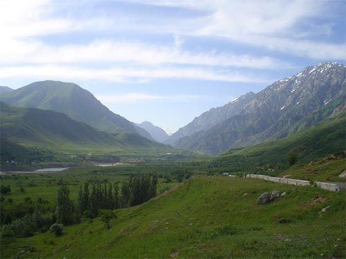 Прекрасные горы Угам-Чаткальского природного парка.