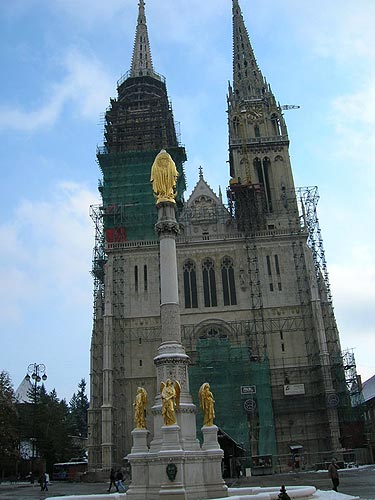 Самая большая католическая церковь города. Мы попали в то время, когда шла реставрация.