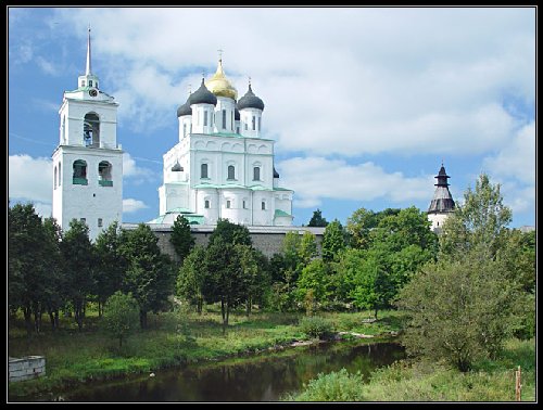 «Средняя» и Колокольная башни