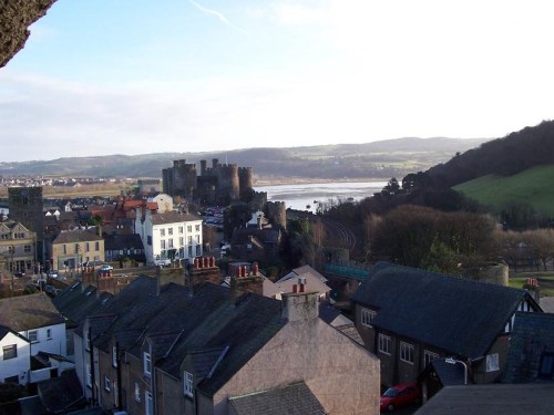 Вид с городской стены на Conwy Castle