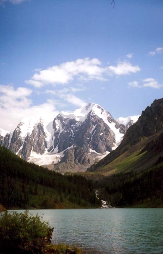 Шавлинское озеро, вершины Красавица и Сказка.