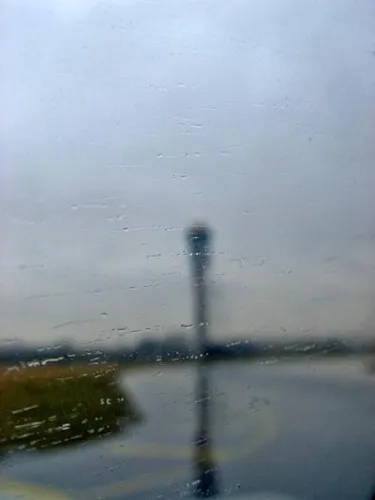 День прилета встретил нас дождем. Сыро, холодно, но все же приятнее, чем в московских минус 18-20.