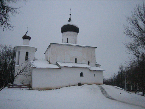 Псков. Церковь Василия на Горке. XV век. С горкой.