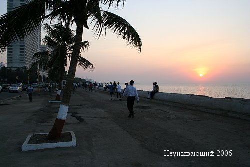 Мумбай. Закат на Марин Драйв