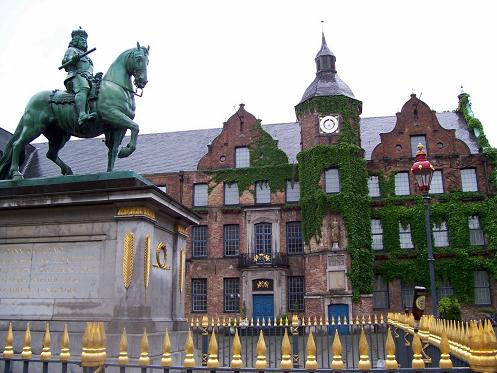 Burgplatz, Altstadt