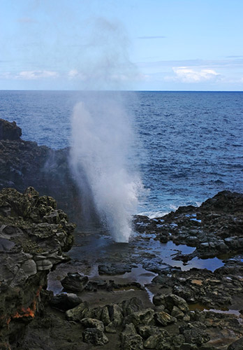 Природный феномен - океанский фонтан Nakalele blowhole.
Запад о. Мауи, Гавайи.