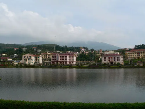 Спустились в кафе, где в 8.30 утра на 5 человек наелись первым и вторым. Заплатили 11 долл. Нам тут положительно нравиться.