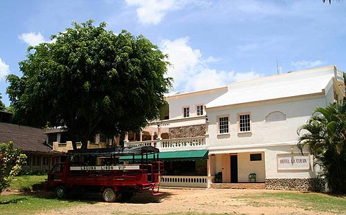 Hotel La Cueva with safari truck, Miches, Dominicana