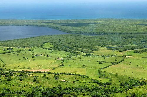 Вид из окна вертолета на Montanya Redonta, Miches, Dominicana