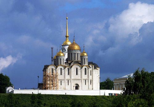 Успенский собор (12-й век), заложен при Андрее Боголюбском.
Владимир, Золотое кольцо России.
Май, 2005.