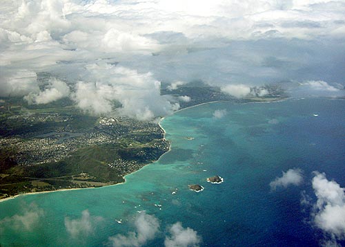 Подлетая к Гонолулу (остров Оаху).