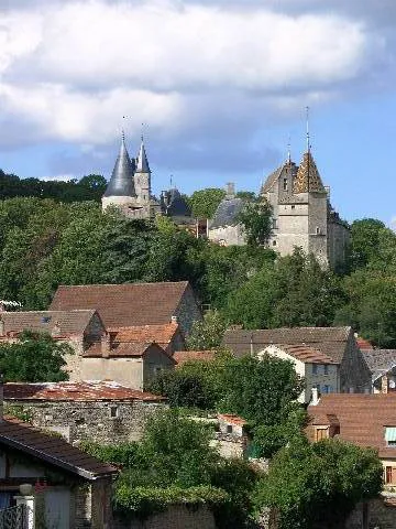 Деревня и замок Рошпо