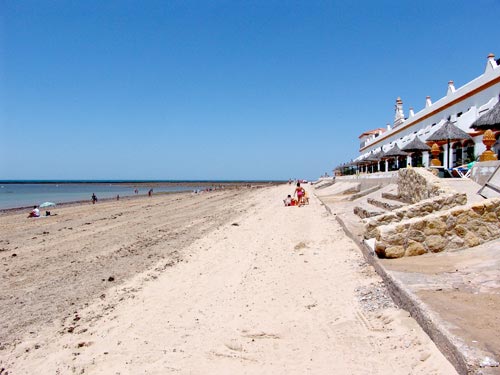 Берег света вовремя прилива. Отель«Playa de la Luz»