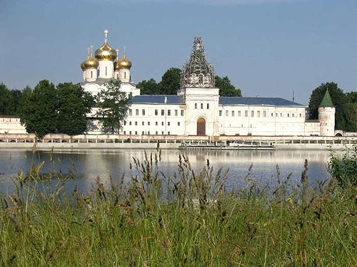 А главной достопримечательностью - Ипатьевский монастырь