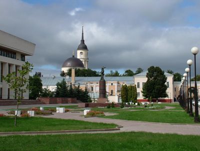 Площадь Ленина и белый дом администрации области