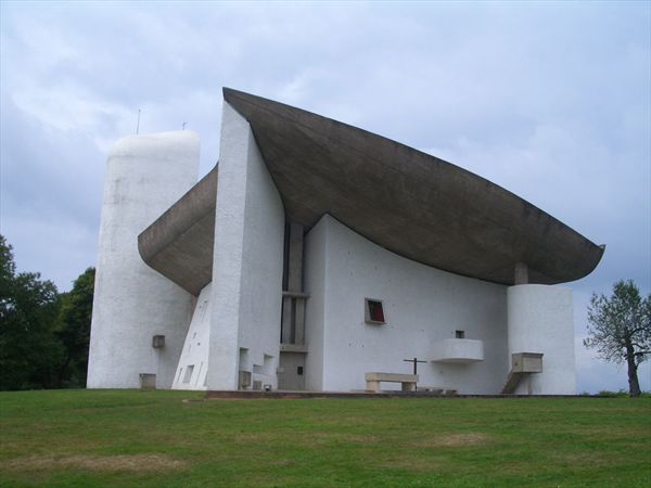 Часовня Нотр-Дам-дю-О в Роншане архитектора Ле Корбюзье