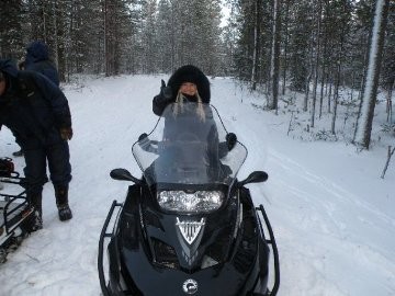 Зарядитесь адреналином! Промчитесь по заснеженным просторам на снегоходе!